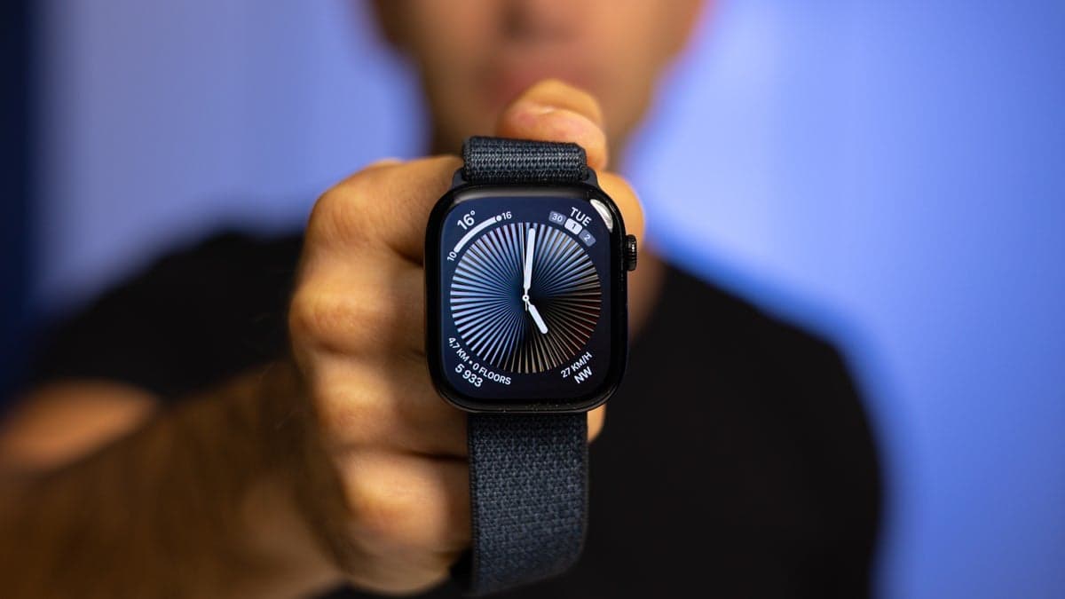 Apple is accusing a former engineer of sharing Apple Watch secrets with Oppo.