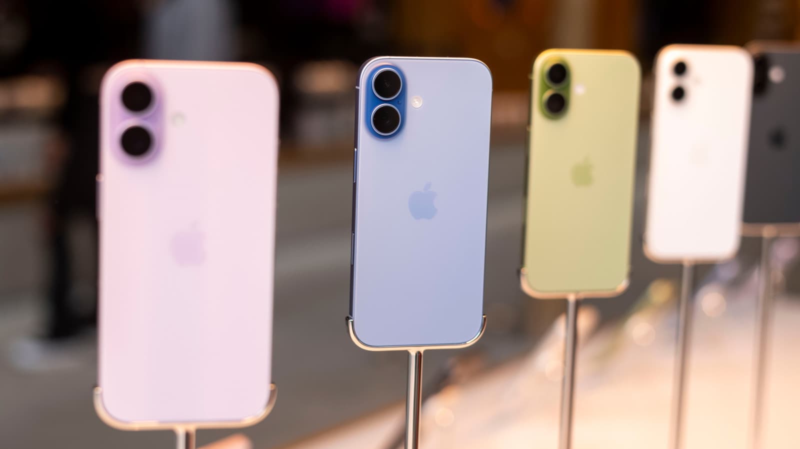 4 Reasons To Skip The iPhone 18 (And Why You Should Upgrade To iPhone 17 Now) - bgr.com