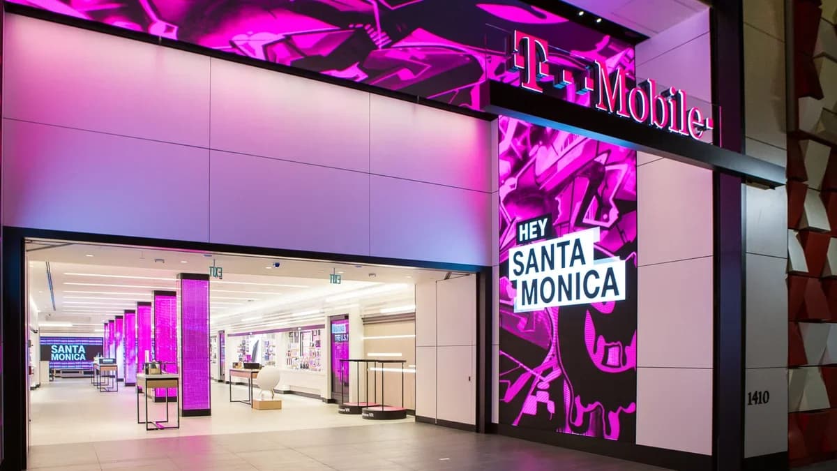 T-Mobile users are reporting unusual connectivity issues.