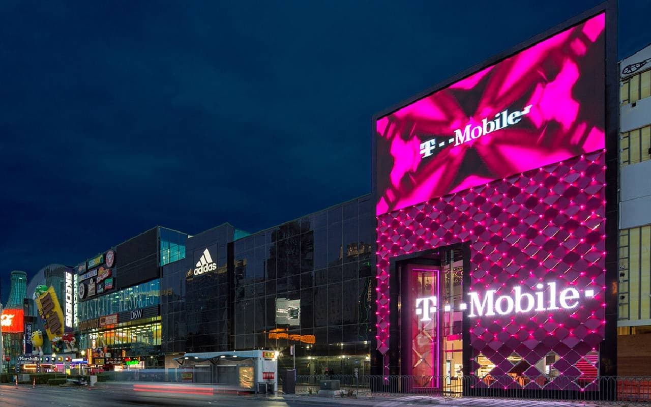 T-Mobile customers and employees are experiencing technical issues with the company's new store technology, causing frustration and disruptions.