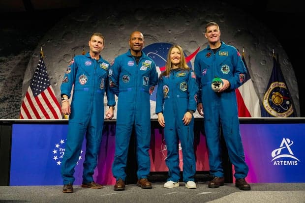Trump to honor Artemis II crew with nation's top space medal - CBS News image 2