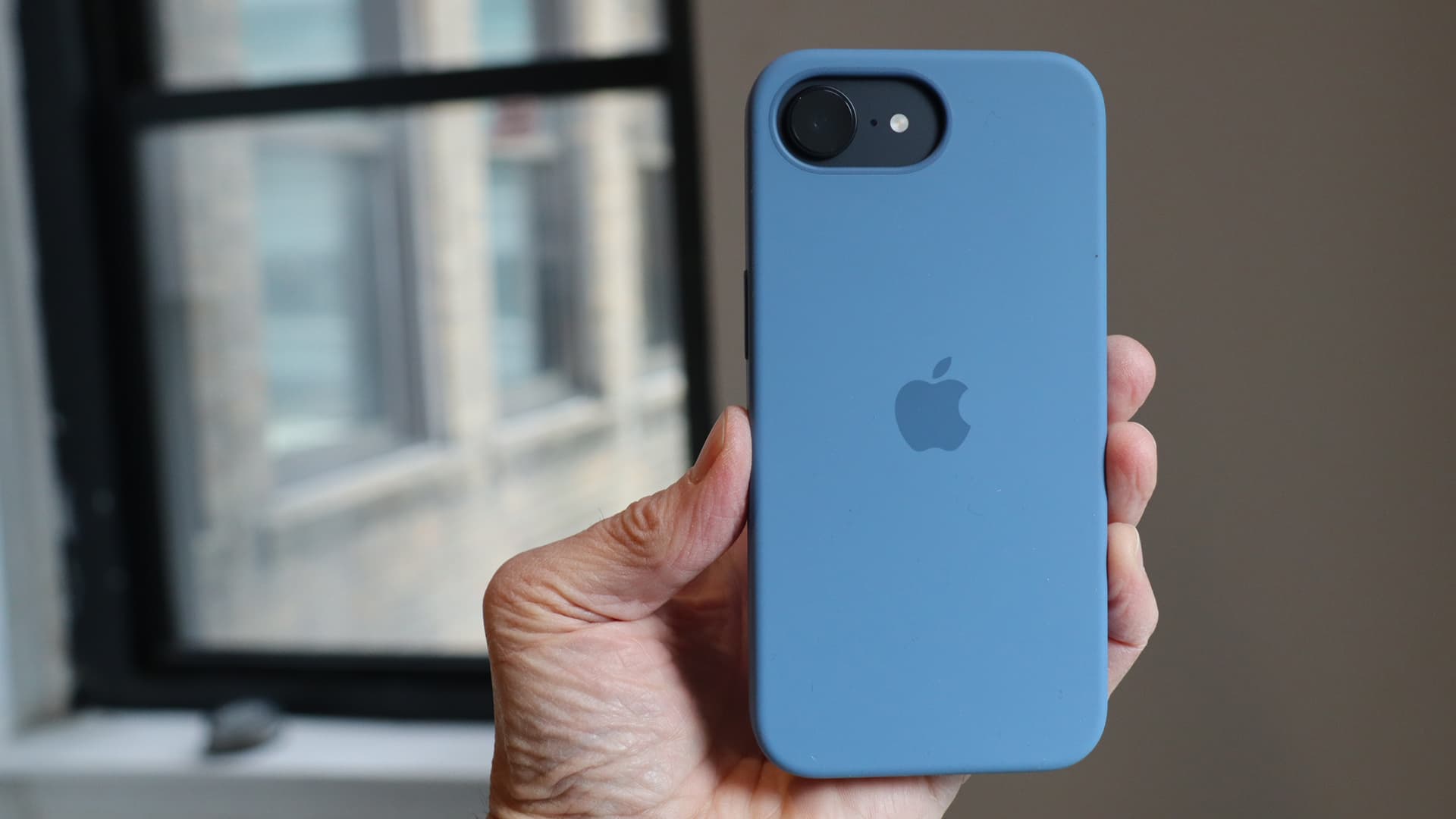 Forget the newest iPhones — this iPhone 16e deal at Straight Talk can save you up to $330 on the underrated device image 4