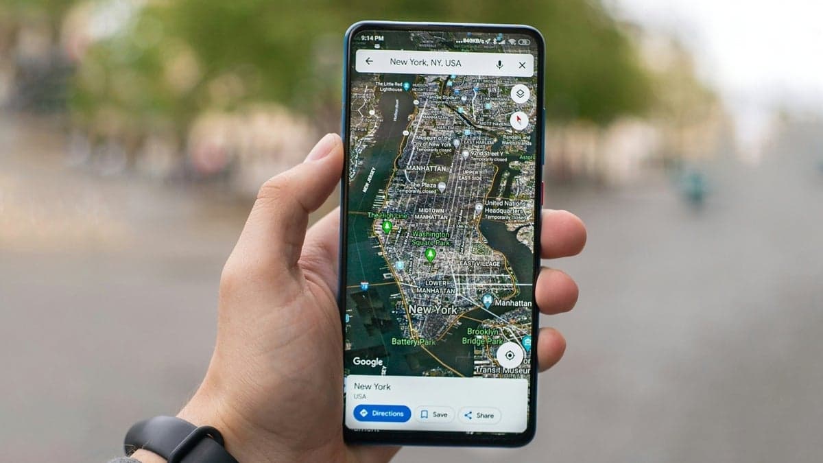 Google Maps now offers live, real-time lane guidance to help drivers safely navigate highway exits.