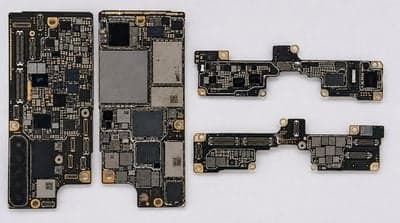 Alleged Foldable iPhone Motherboard Photos Surface Online - MacRumors image 2