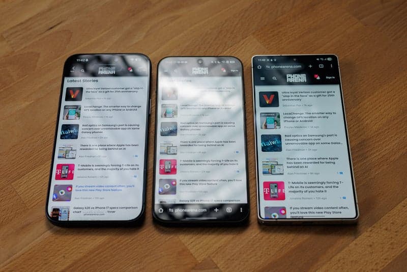 A test reveals that both brightness and anti-reflection are key to a phone screen's visibility. image 13