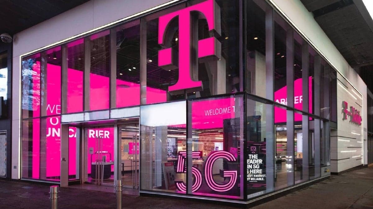 T-Mobile is currently experiencing an outage affecting some users.