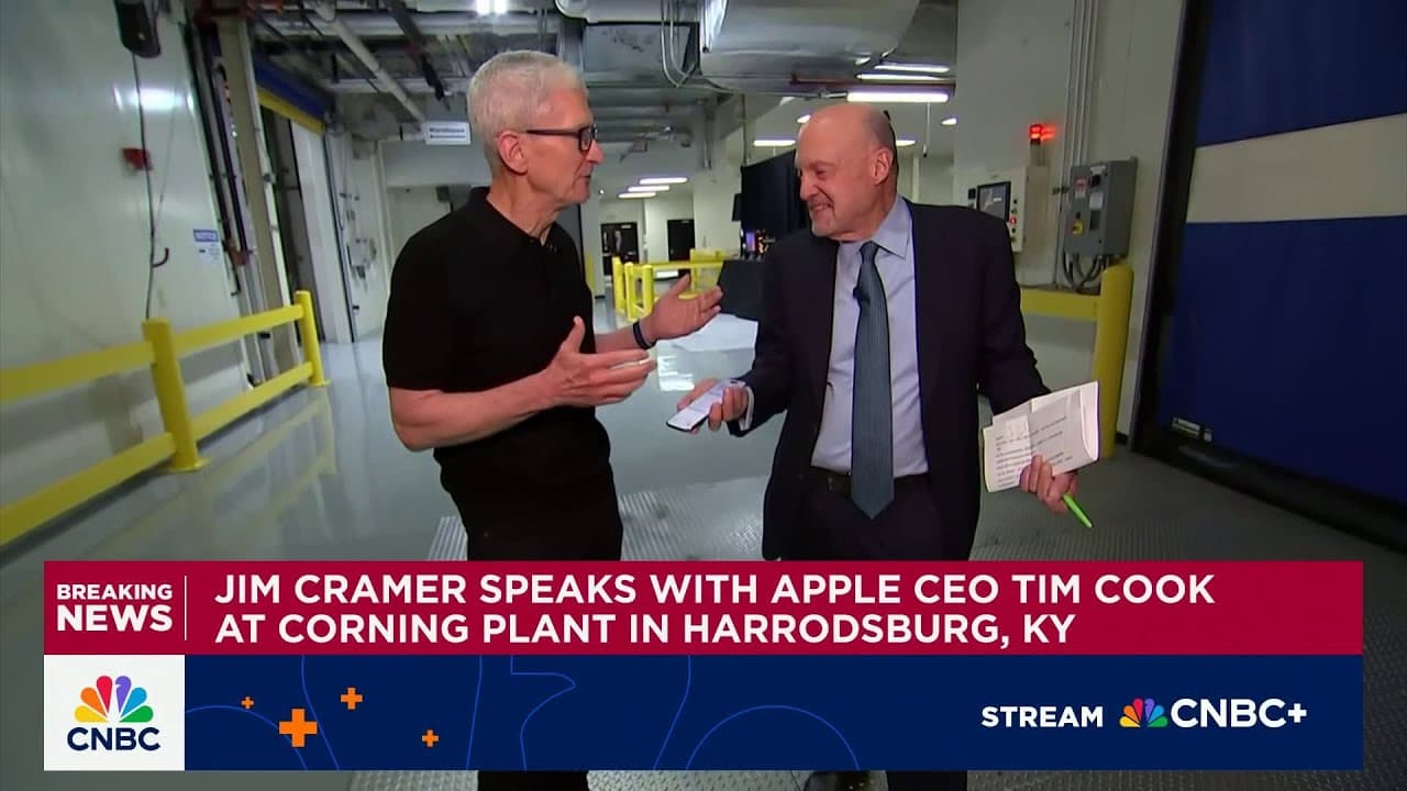 Tim Cook discussed how the iPhone Air maintains good battery performance despite its thin design. image 2