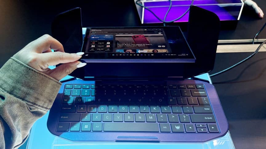Acer Shows Off a Transformer-ish Concept for a Windows Gaming Handheld - CNET image 4