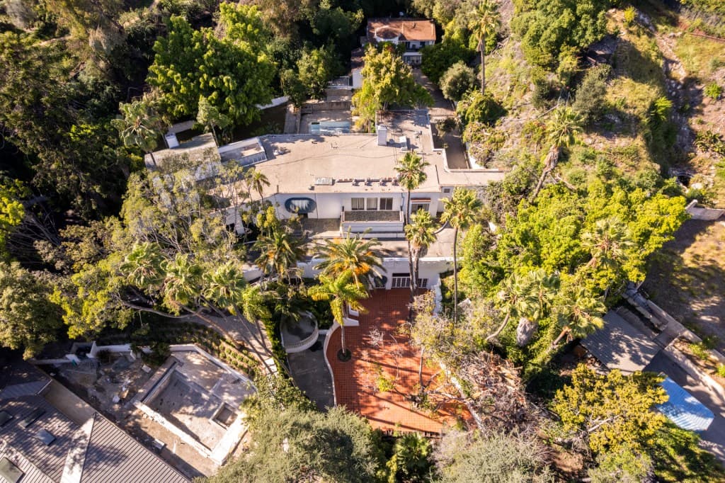 Exclusive | $16.9M listing for Old Hollywood mansion is exposes bitter family feud - New York Post image 4