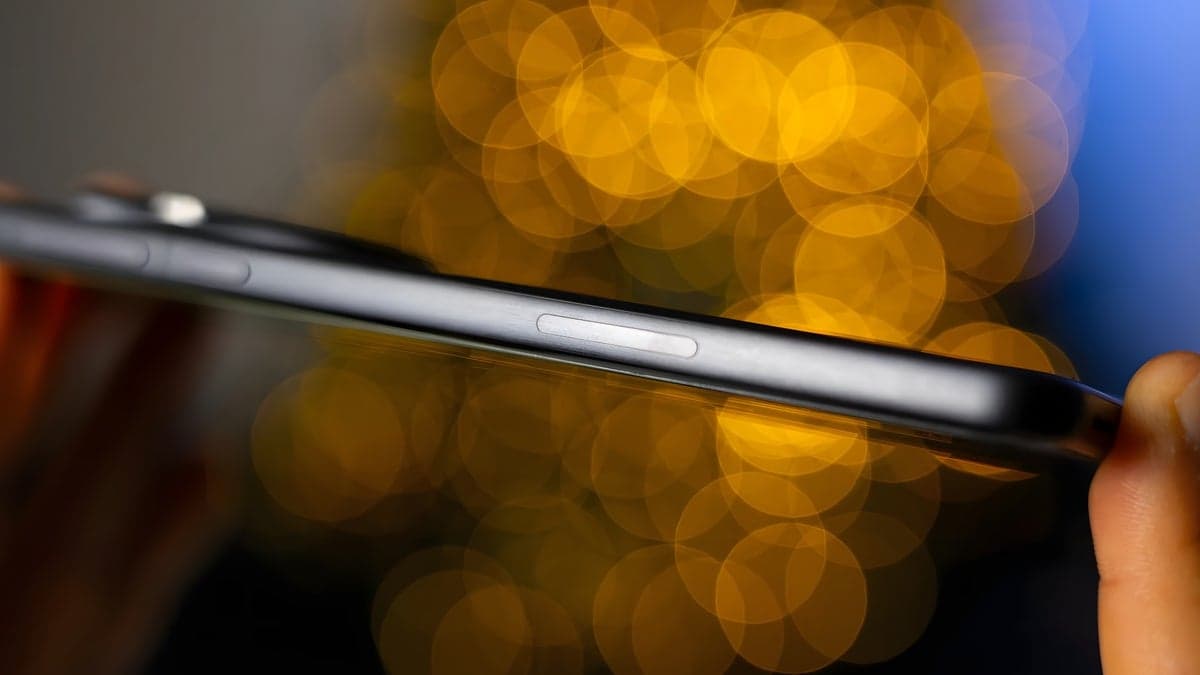 Samsung and Google phones could benefit from adding extra buttons.