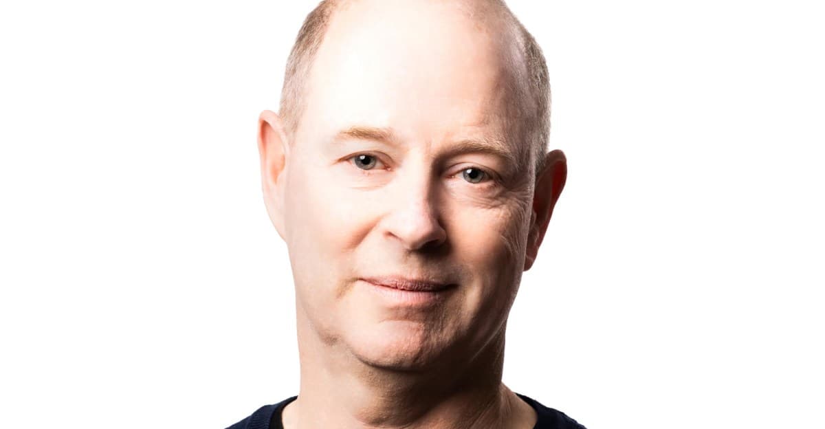 Microsoft’s head of comms is leaving after almost 20 years - The Verge