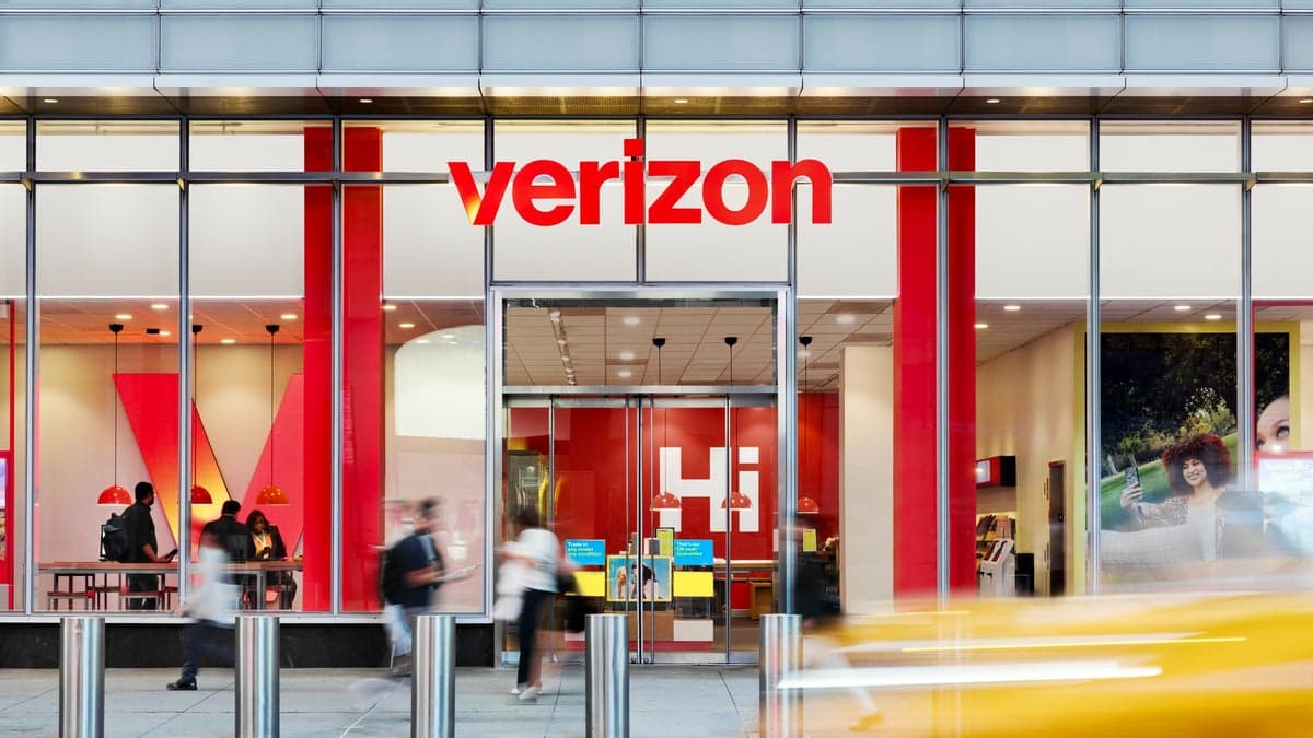 Verizon explains how to restore phone service as its network comes back online.
