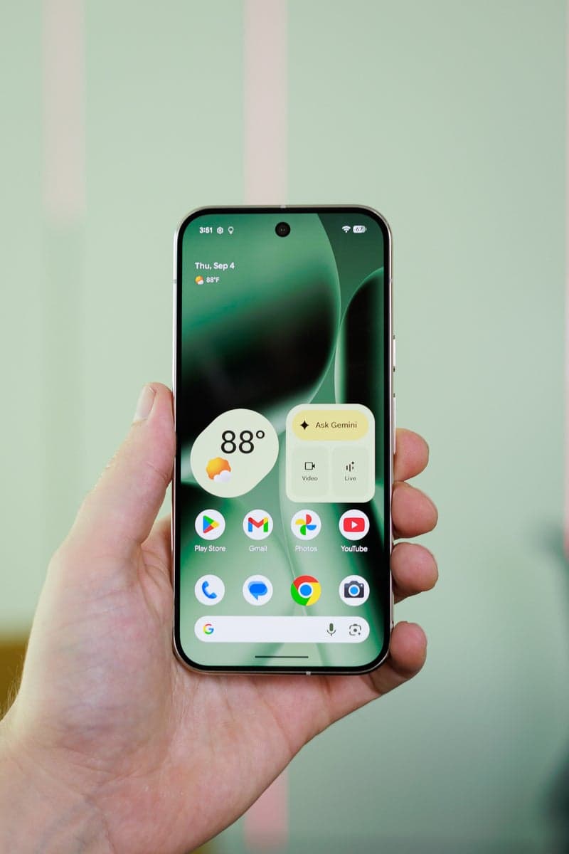 The Pixel 10 is reportedly selling well, potentially posing a challenge to Apple. image 2