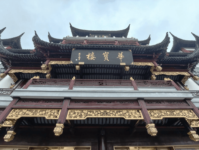 The Vivo X300 Pro's camera capabilities, particularly its zoom, have received high marks. image 24