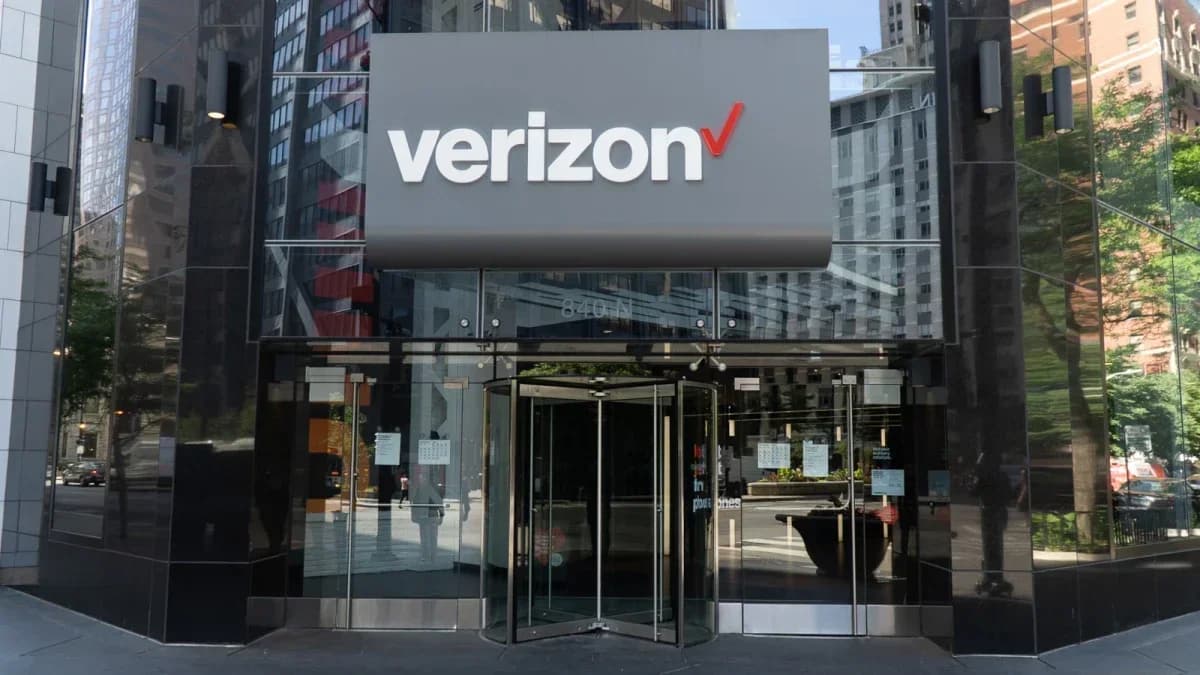 A Verizon customer warns others about a recent phishing scam targeting them.