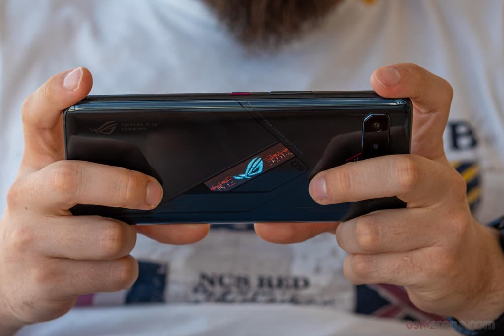 Asus ROG Phone 5s Pro image 3
