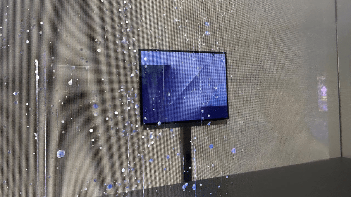 Samsung has previewed its prototype tri-fold phone design.