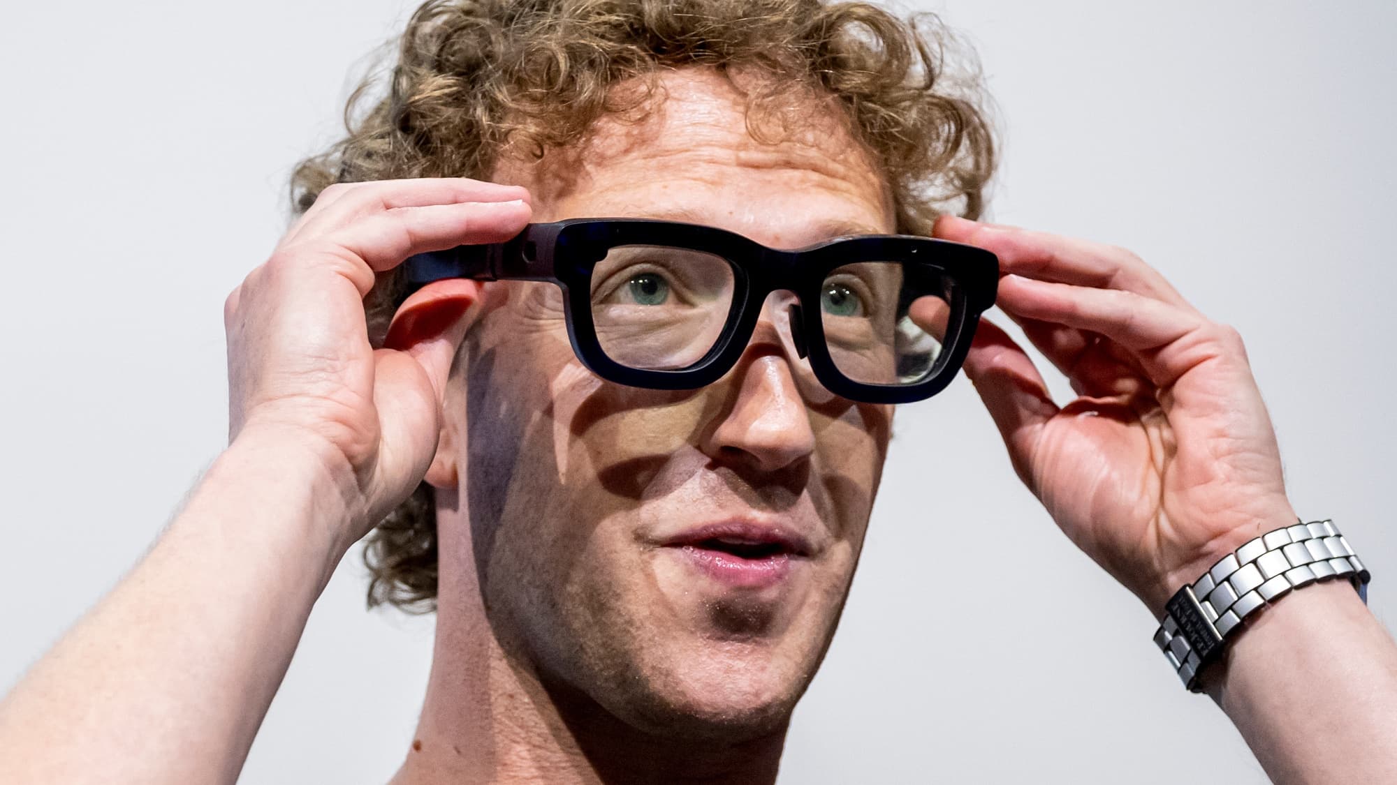 Meta files patent for AI facial recognition glasses that identify people around you and record automatically - Tom's Guide image 4